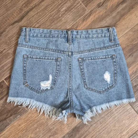 Ontwelfth Distressed Embroidered Flowers Raw Him High-rise Denim Shorts, Size 28 - Picture 10 of 10